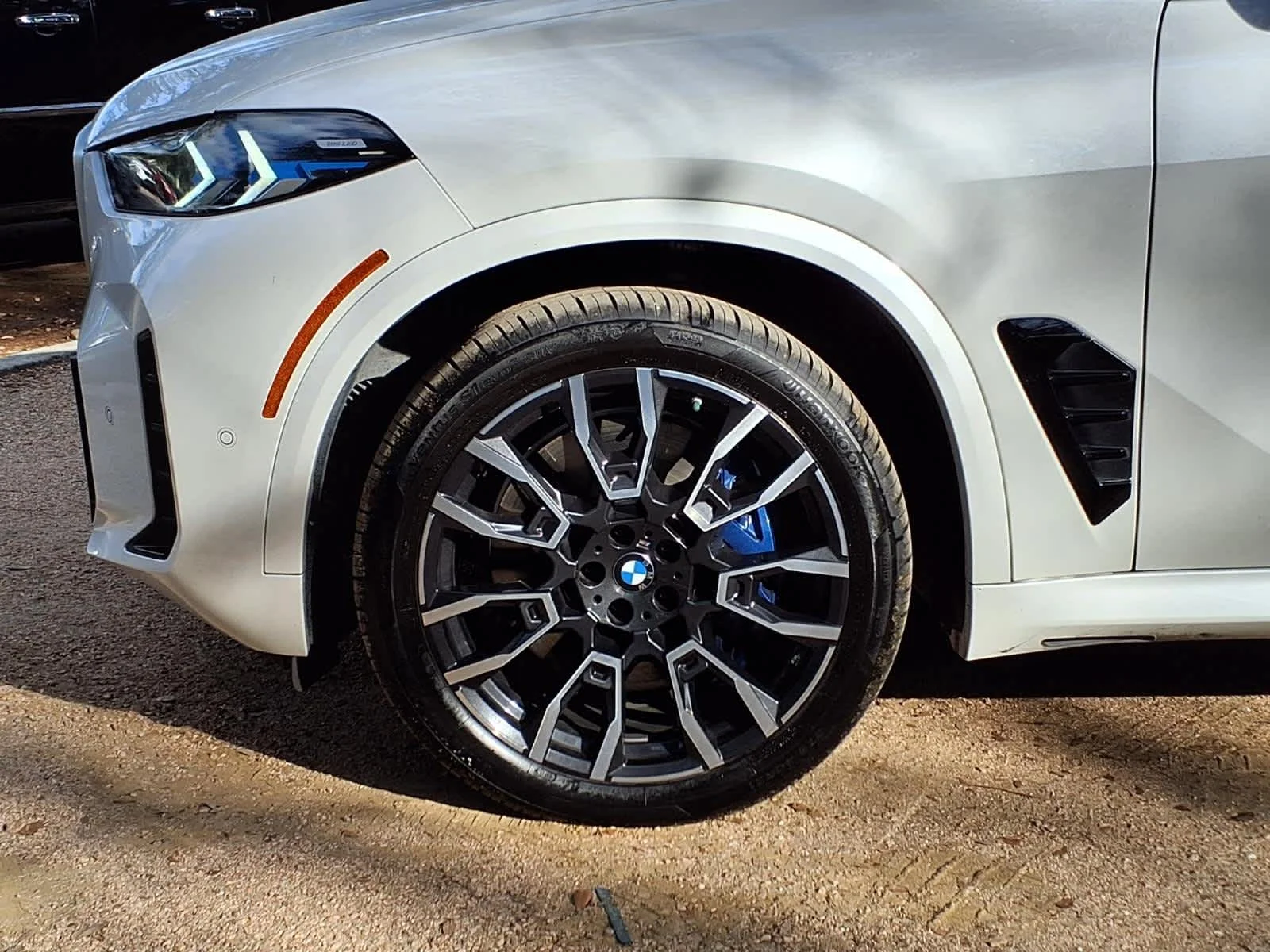 Used 2024  BMW M60i image 10