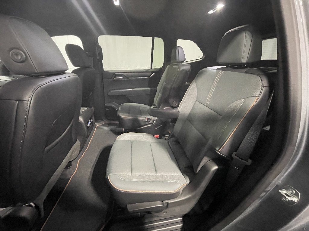 2025 GMC Acadia AT4 - Photo 17