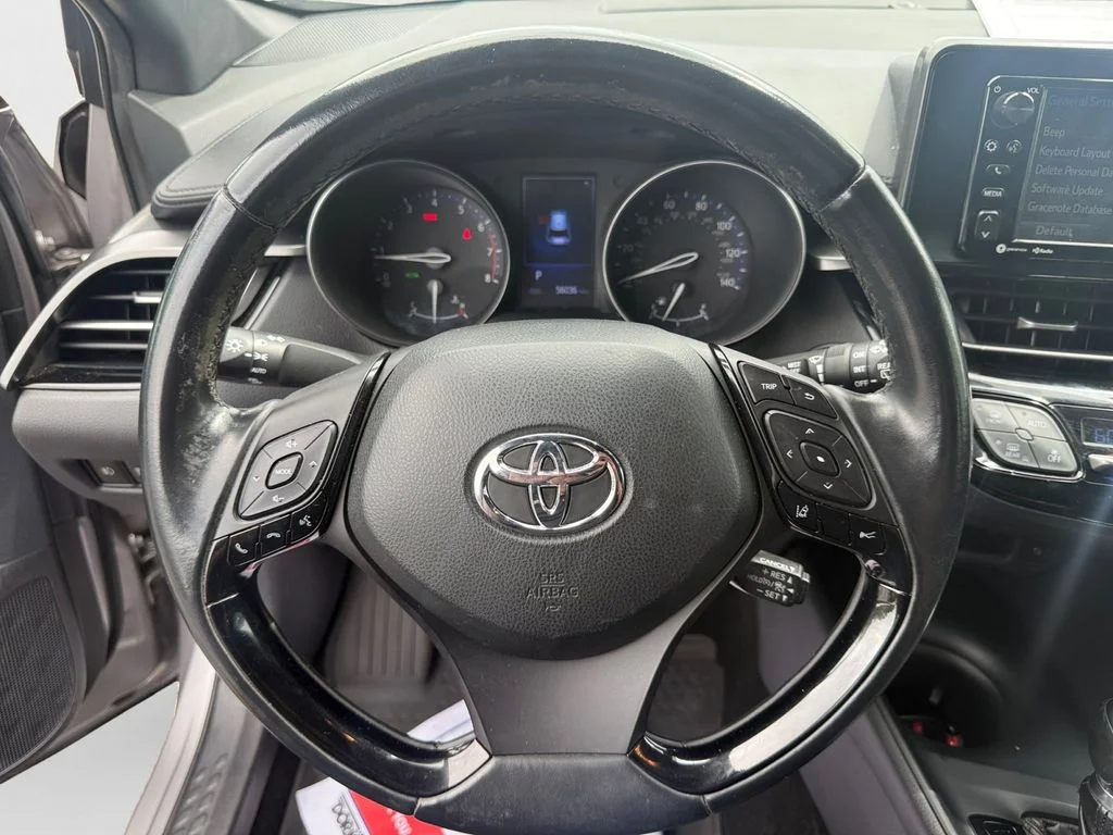 Used 2018 Silver Toyota XLE Premium image 16