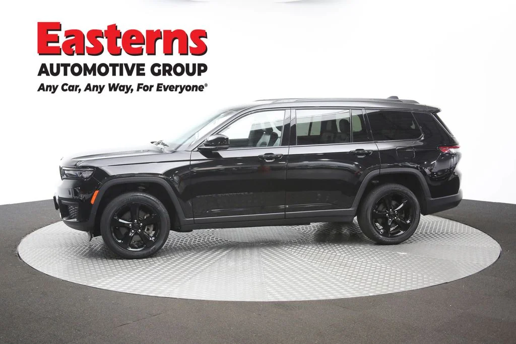 Used 2023 Black Jeep Altitude image 60