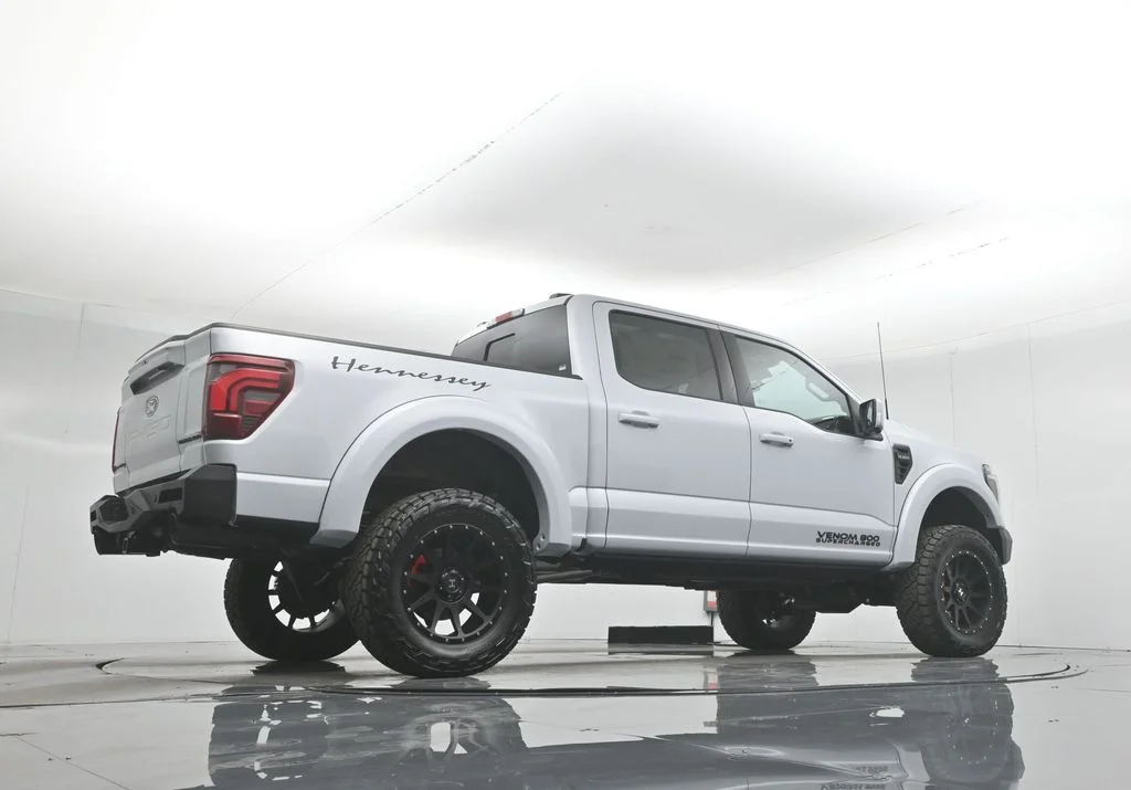 New 2025 Space White Metallic Ford Lariat image 51