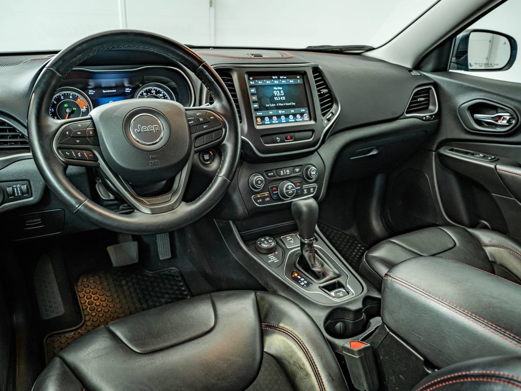 Used 2020 Hydro Blue Pearlcoat Jeep Trailhawk image 31