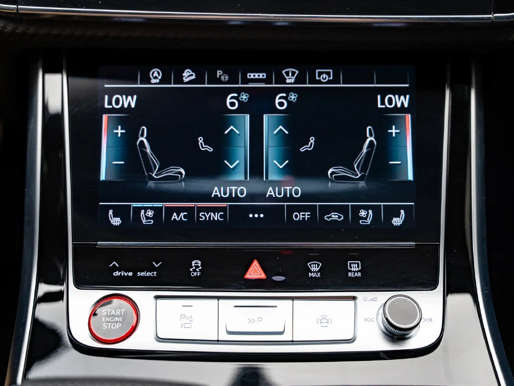 Used 2025 Mythos Black Metallic Audi 4.0T image 36