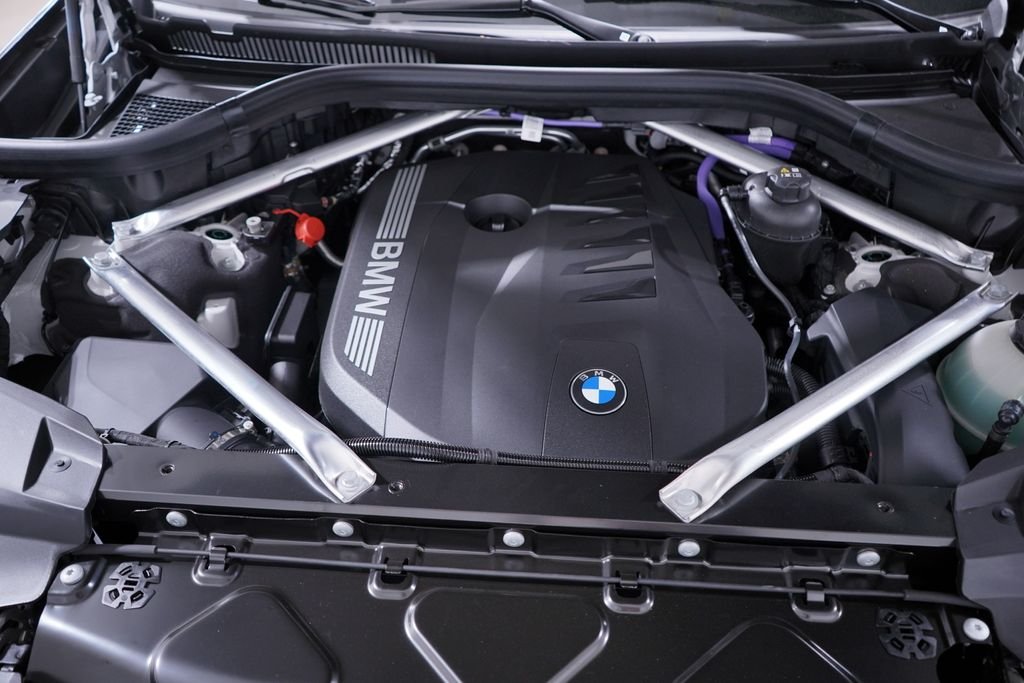 New 2027 White Metallic BMW xDrive40i image 20