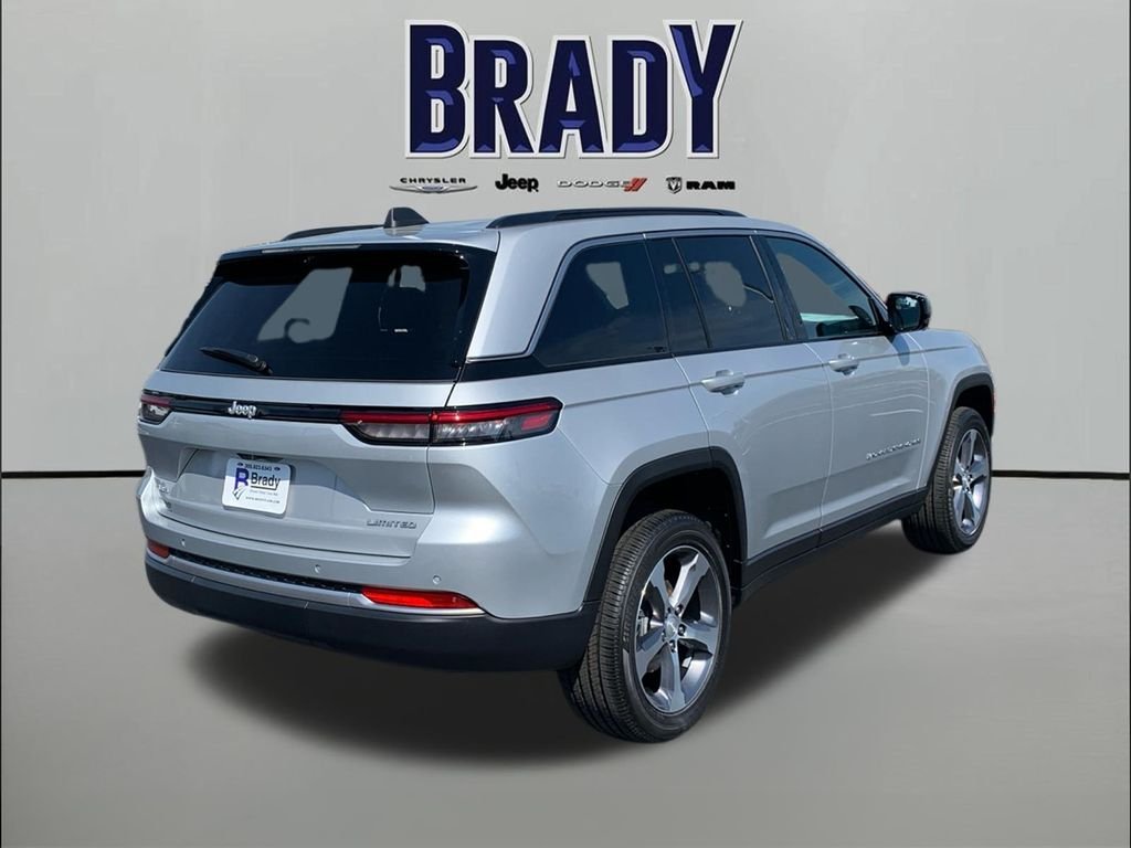 New 2026 Silver Zynith Exterior Paint Jeep Limited image 7