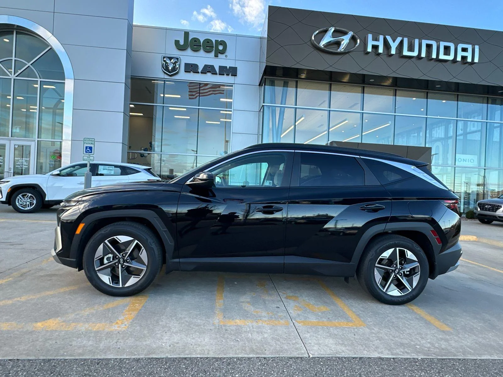 New 2025 Phantom Black Hyundai SEL image 2