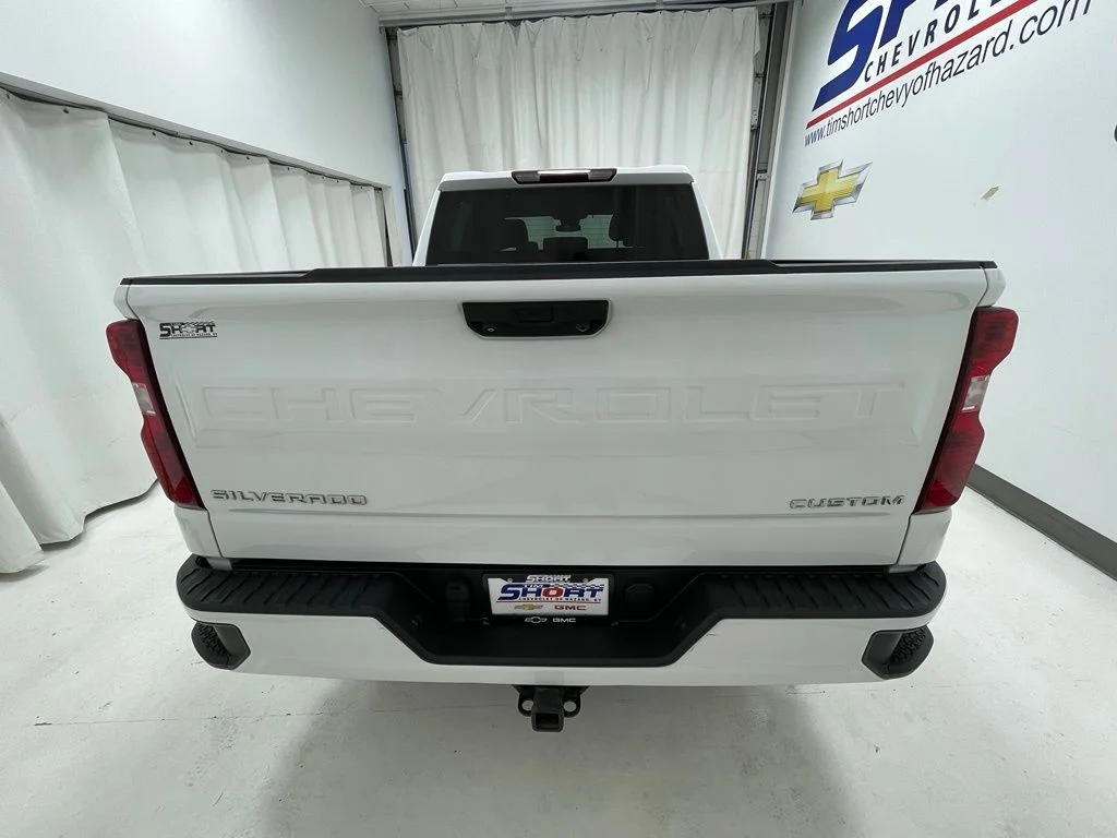 Used 2022 White Chevrolet Custom image 5