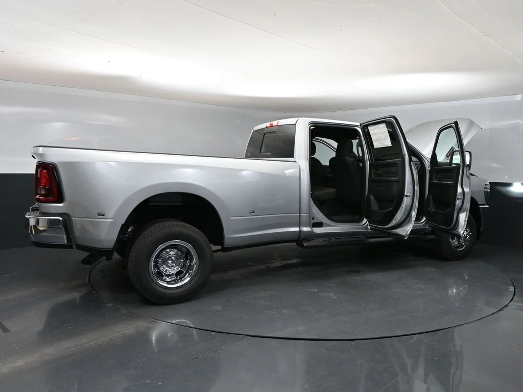 New 2026 Silver-Zynith Exterior Paint RAM Tradesman image 36