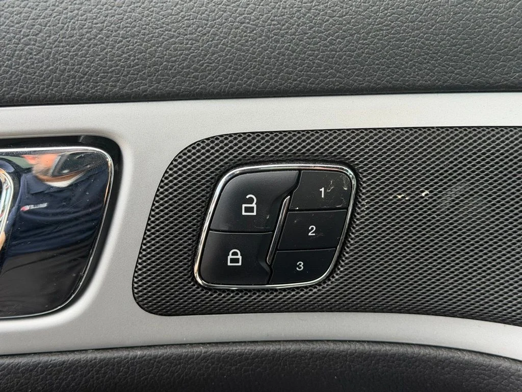 Used 2014 White Ford Sport image 8