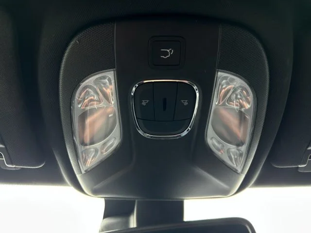 Used 2025 Silver Jeep Latitude image 51