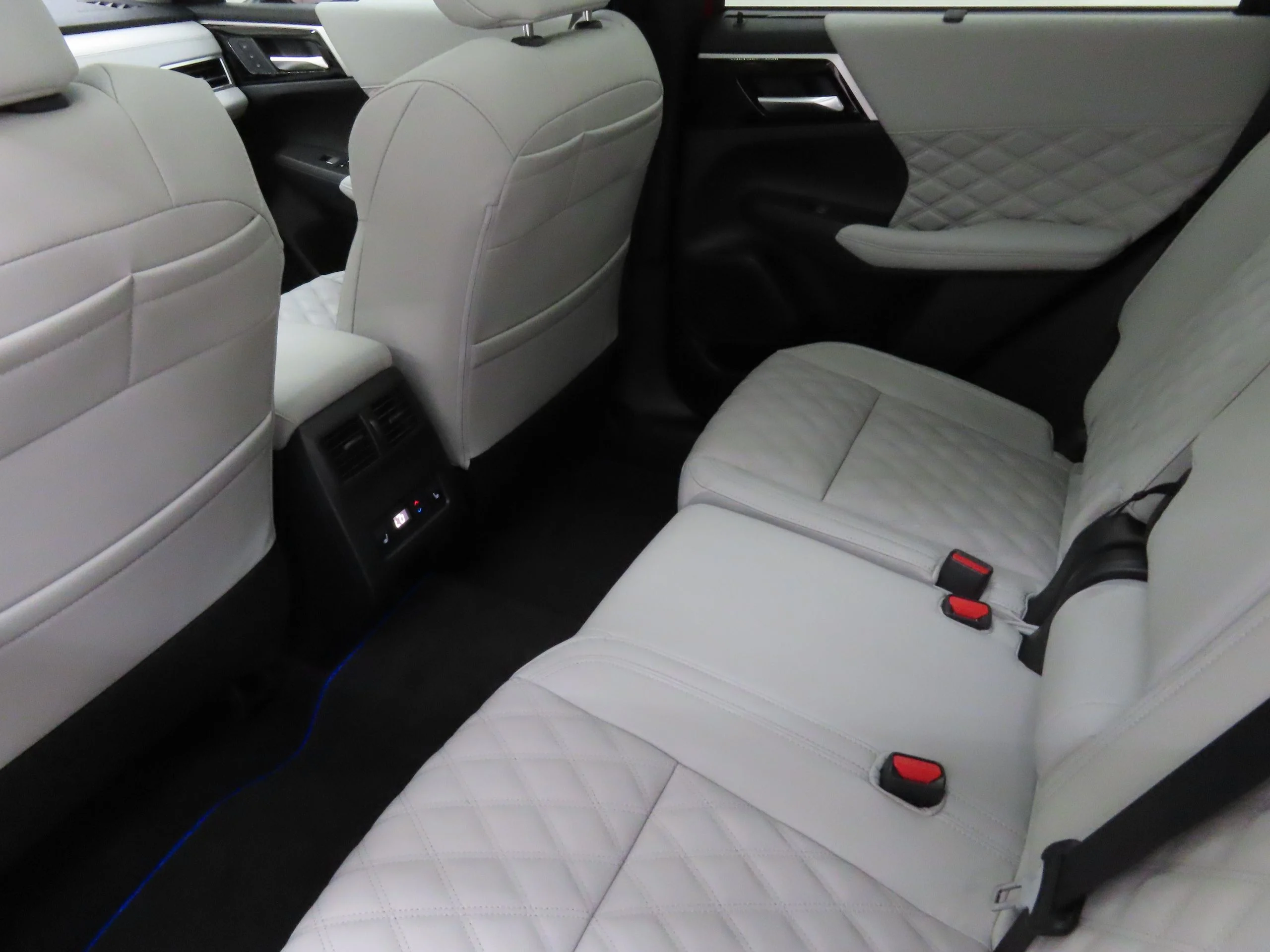 2025 Mitsubishi Outlander Plug-in Hybrid SEL - Photo 22