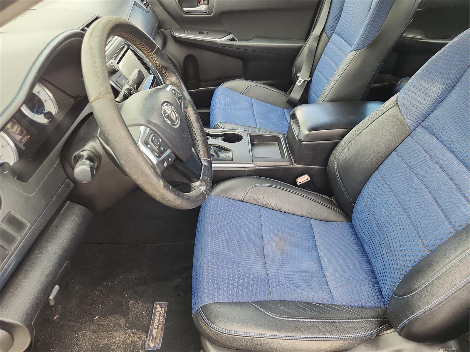 Used 2016 White Toyota XLE image 19