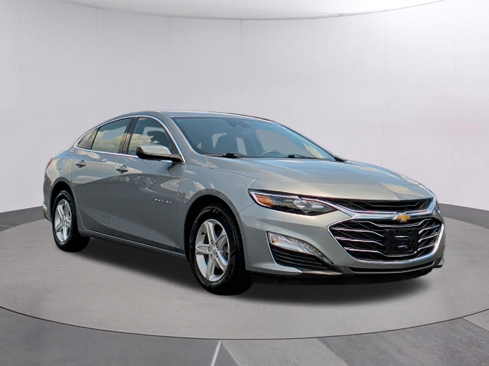 Used 2023 Sterling Gray Metallic Chevrolet LT image 7