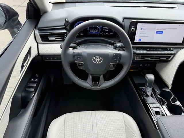 Used 2025  Toyota XLE image 25