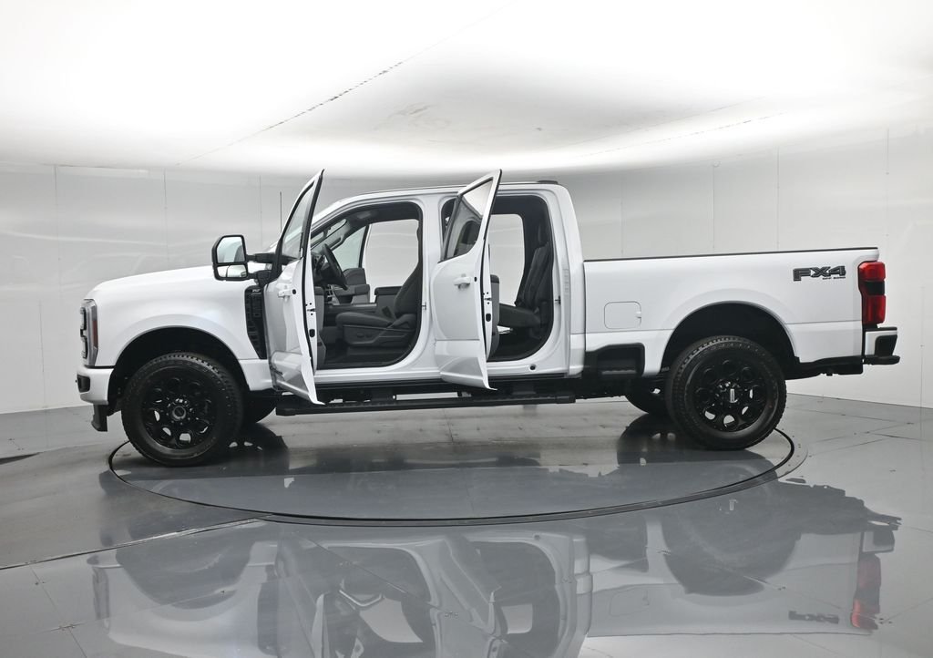 New 2026 Oxford White Ford XLT image 4