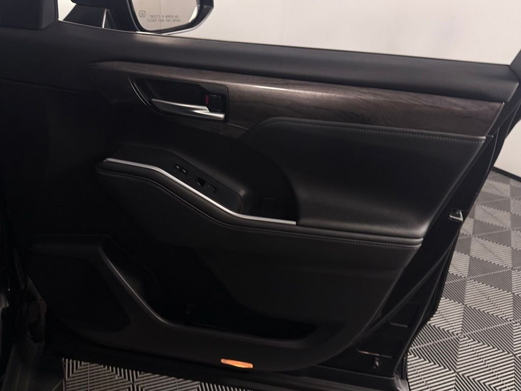 2024 Toyota Highlander Platinum - Photo 29