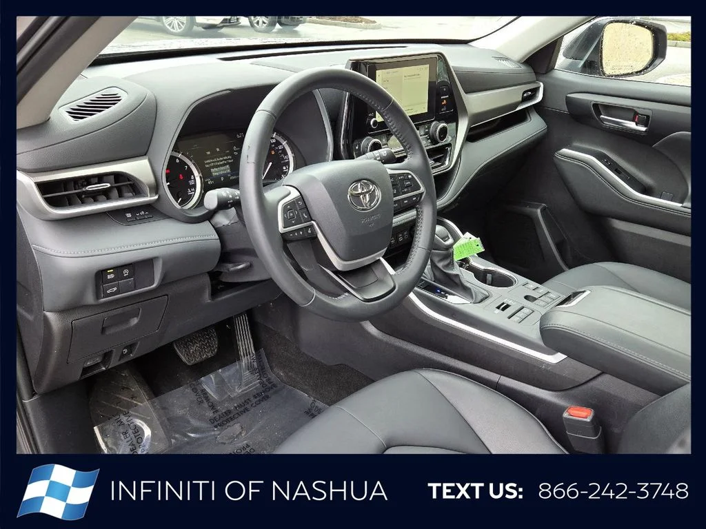 Used 2025 Gray Toyota XLE image 4