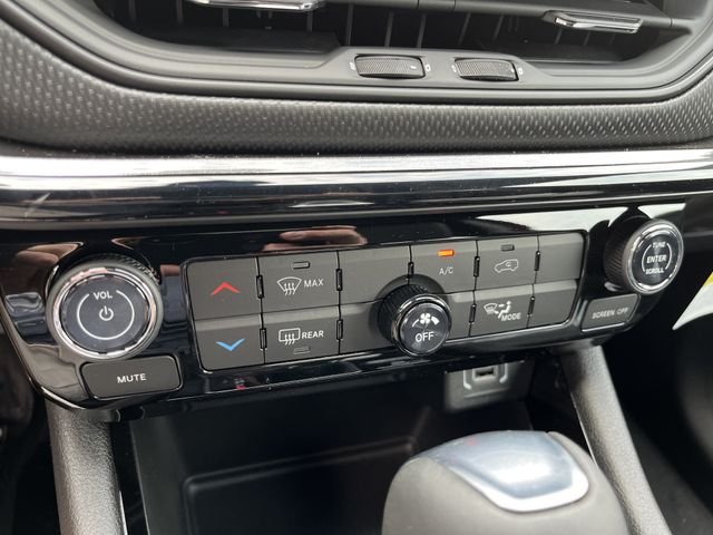New 2026 Red Hot Pearlcoat Jeep Latitude Altitude image 20