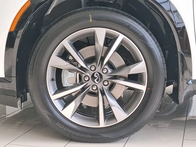 New 2027 RADIANT WHITE INFINITI Luxe AWD image 26
