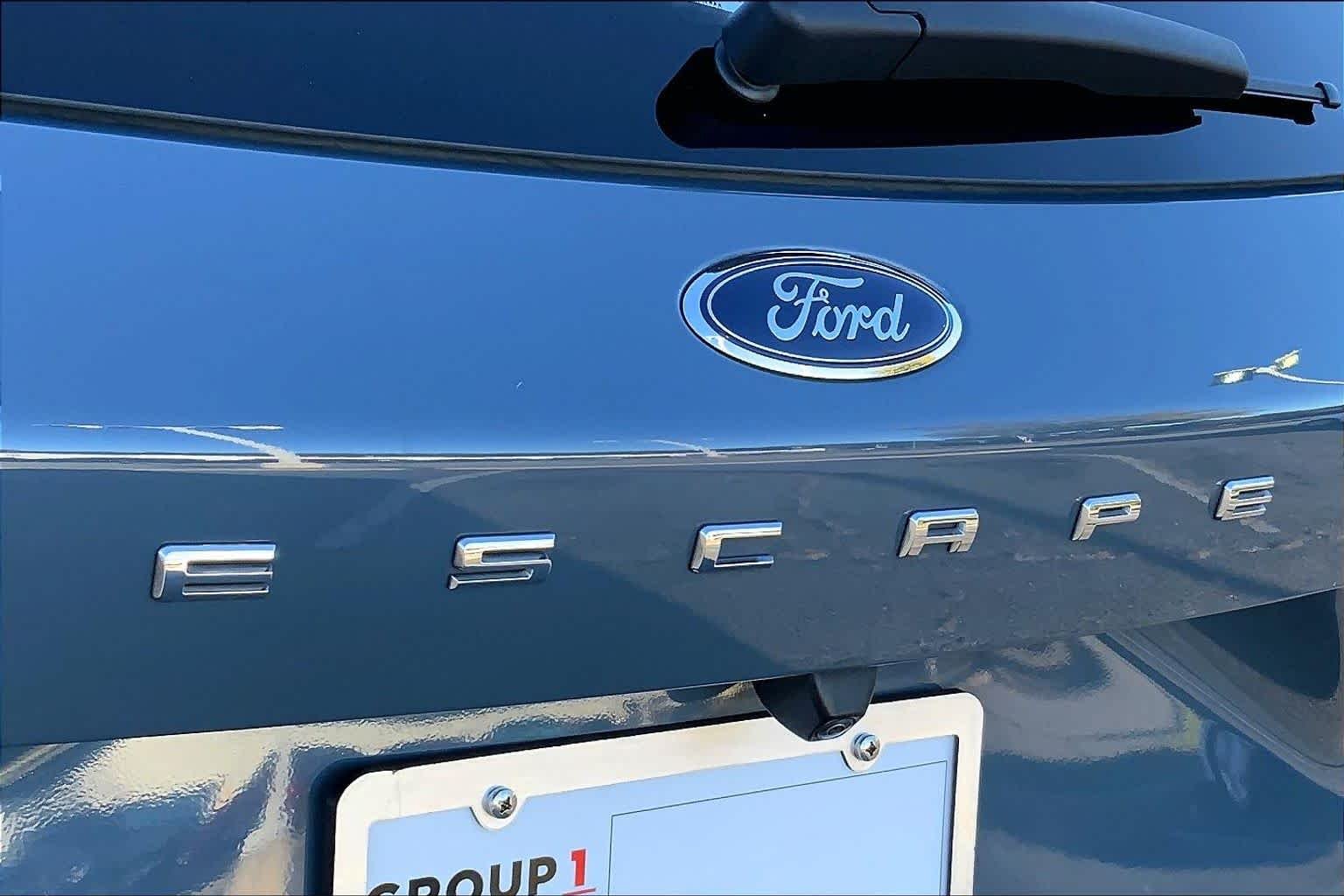 Used 2023 Vapor Blue Metallic Ford Active image 9