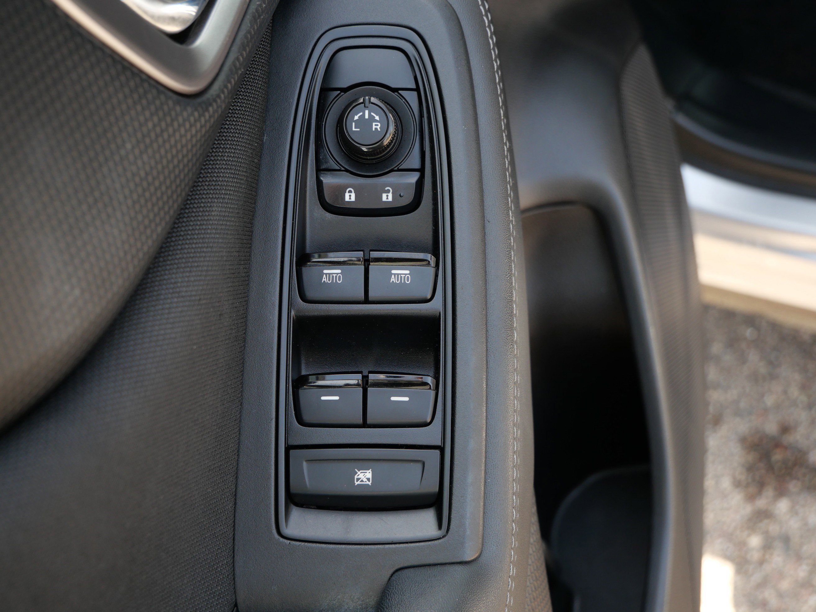 Used 2022 Ice Silver Metallic Subaru Premium image 19
