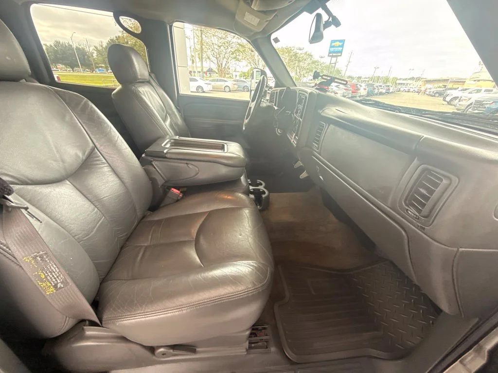 Used 2007 Graystone Metallic Chevrolet LT image 22