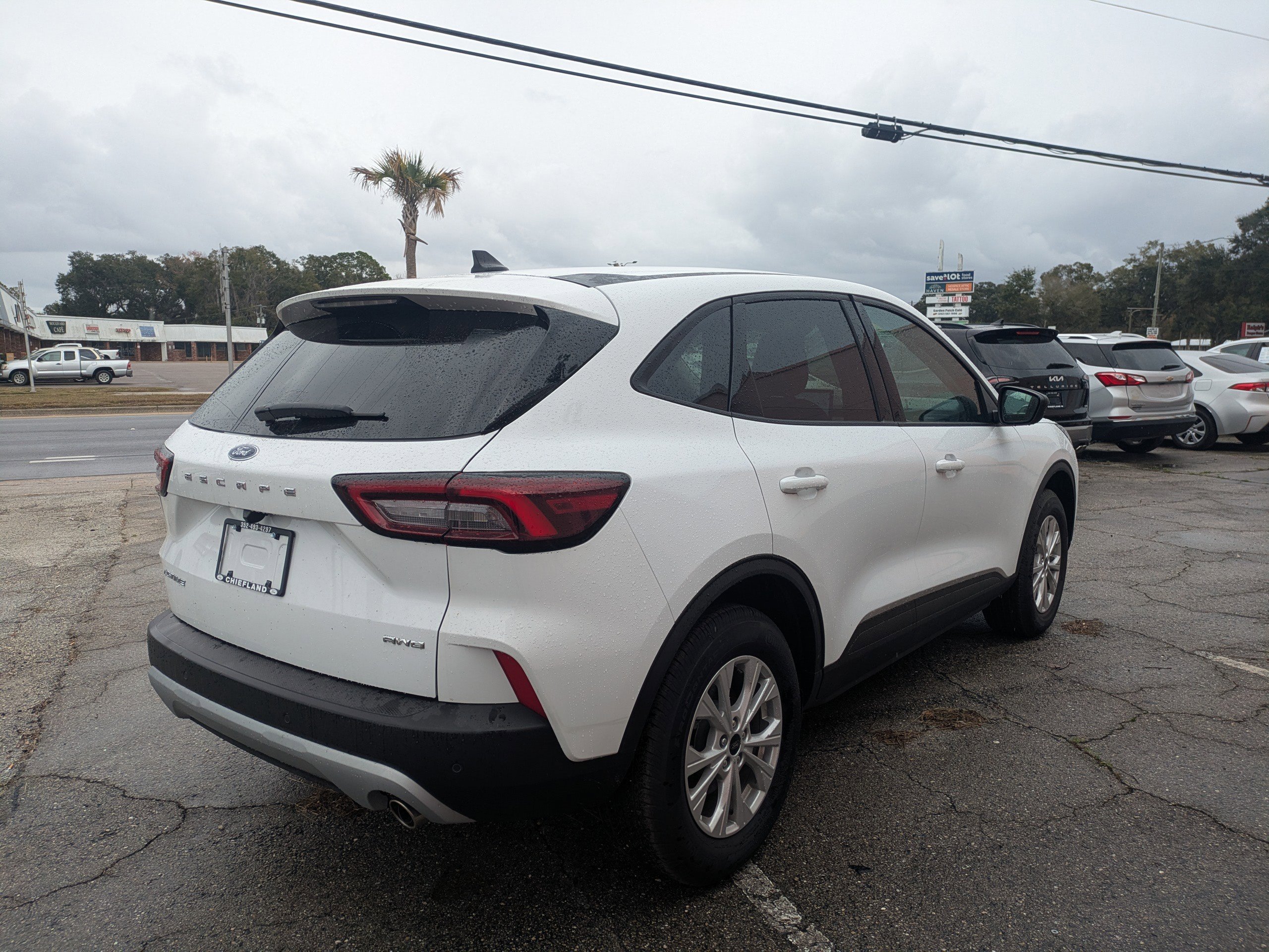Used 2025 Oxford White Ford Active image 3