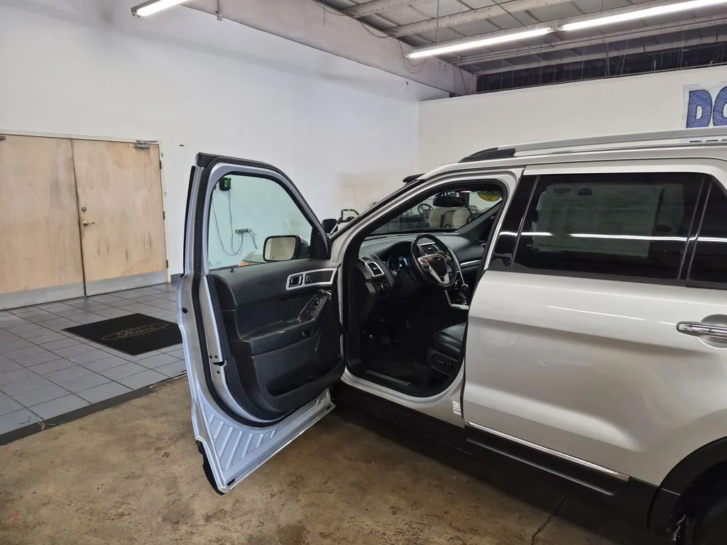 Used 2015 Ingot Silver Ford Limited image 8