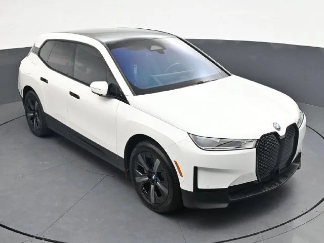 Certified Used 2024 White/off-white BMW xDrive50 image 21
