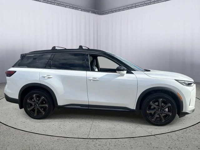 New 2027 2T RAD WHT INFINITI Autograph AWD image 6