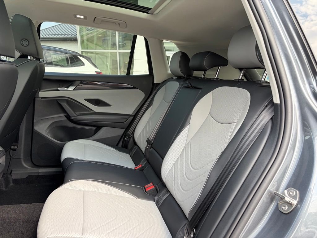 New 2026 Platinum Gray Metallic Volkswagen 2.0T SE image 17