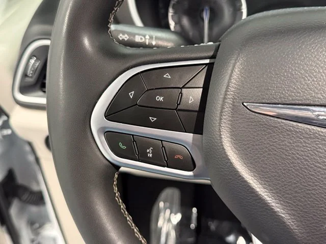 Used 2024 White Chrysler Touring L image 14