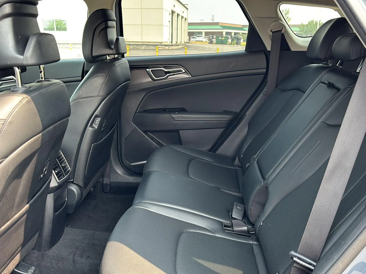 Used 2024 Everlasting Silver Kia EX image 31