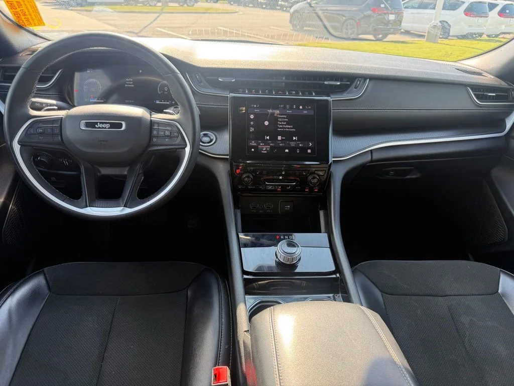 Used 2023 Silver Jeep Altitude X image 7