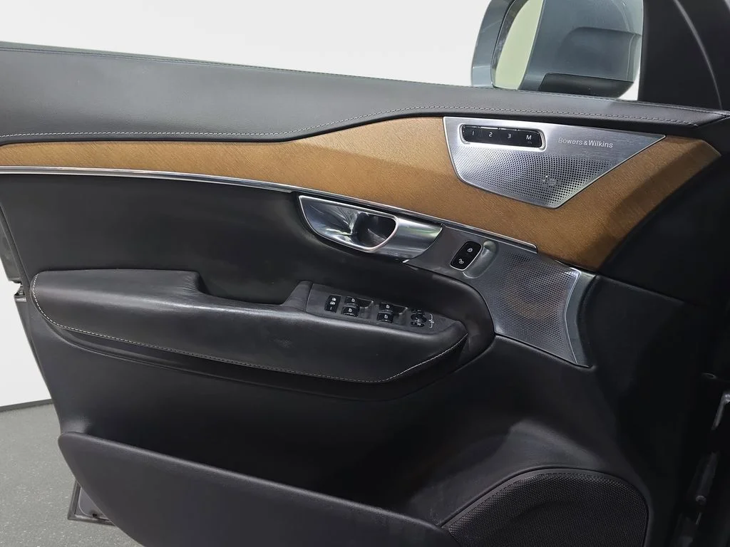 Used 2017 Gray Volvo T8 Inscription image 27