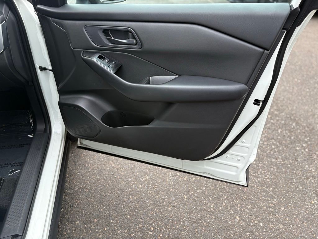 Used 2024 White Nissan S image 22