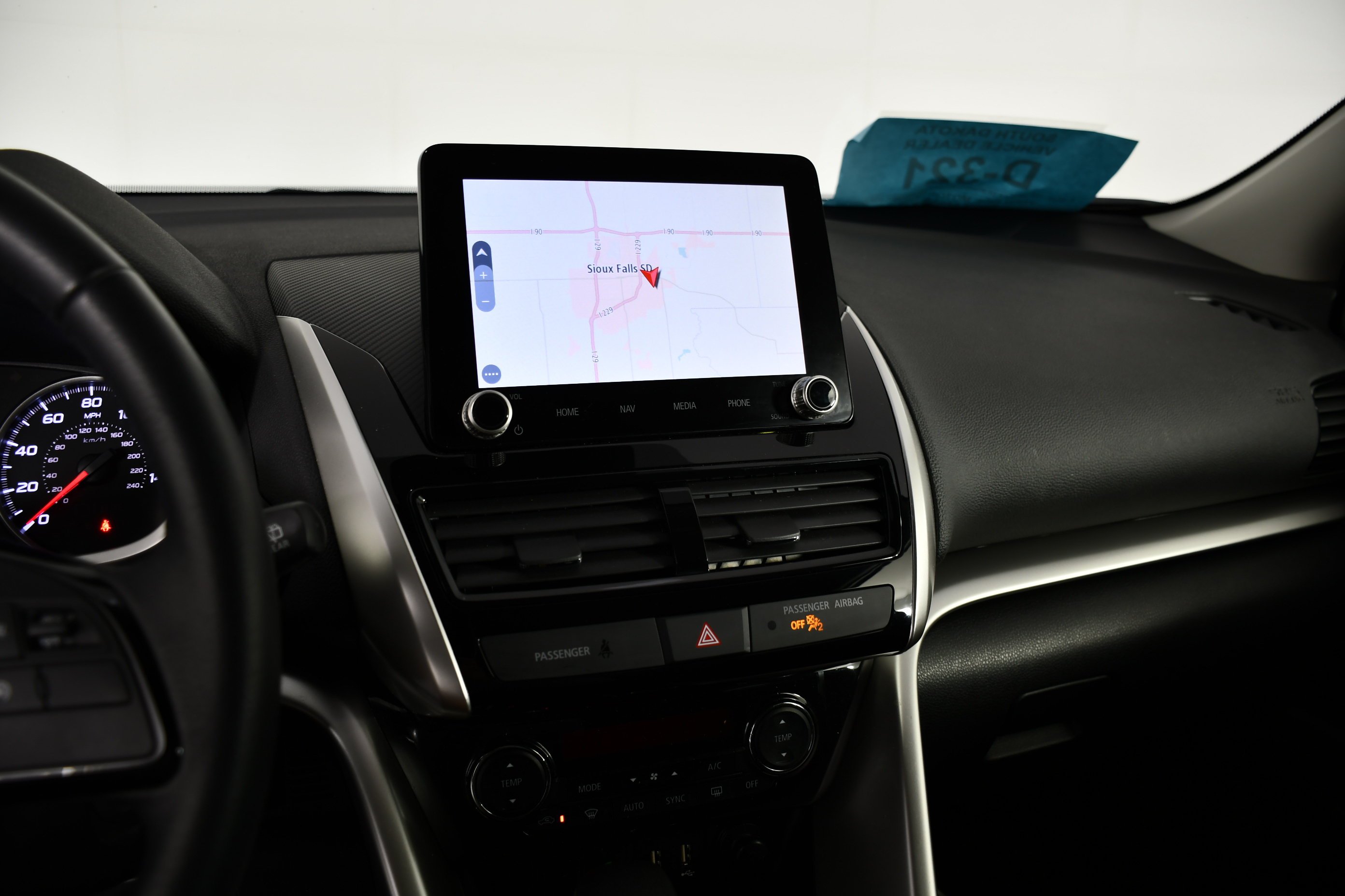 Used 2023 White Diamond Mitsubishi SE image 25