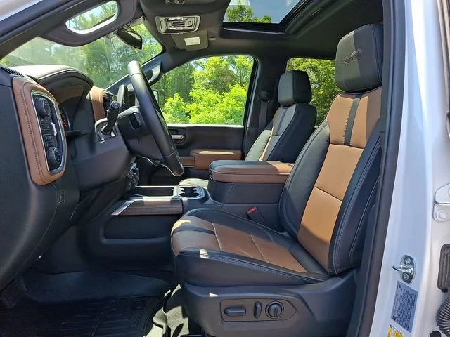 Used 2023 Iridescent Pearl Tricoat Chevrolet High Country image 14