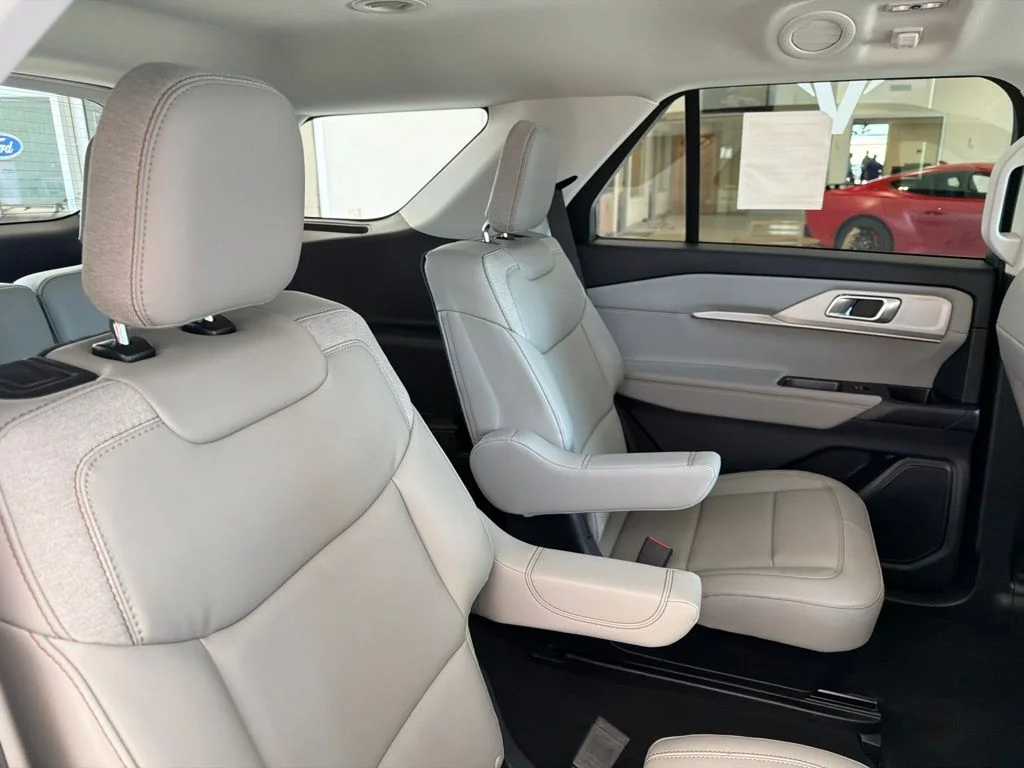 New 2026 Space White Metallic Ford Active image 34