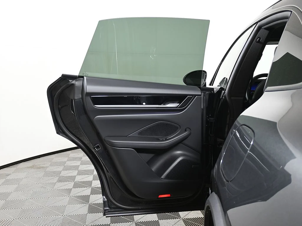 2026 Porsche Macan Base - Photo 35
