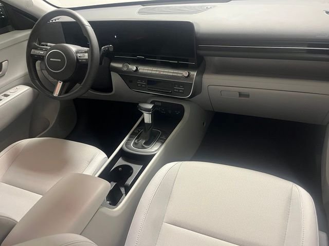 Used 2025 Black Hyundai SEL image 17