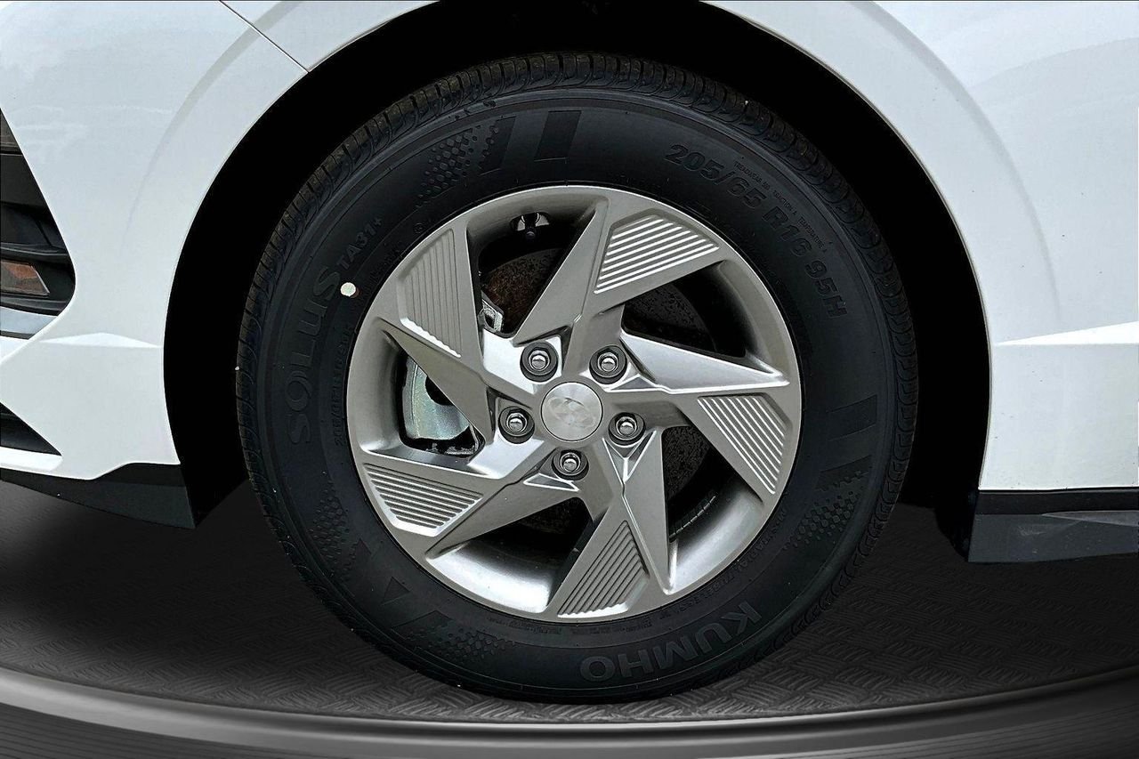 New 2026 White Hyundai SE image 33