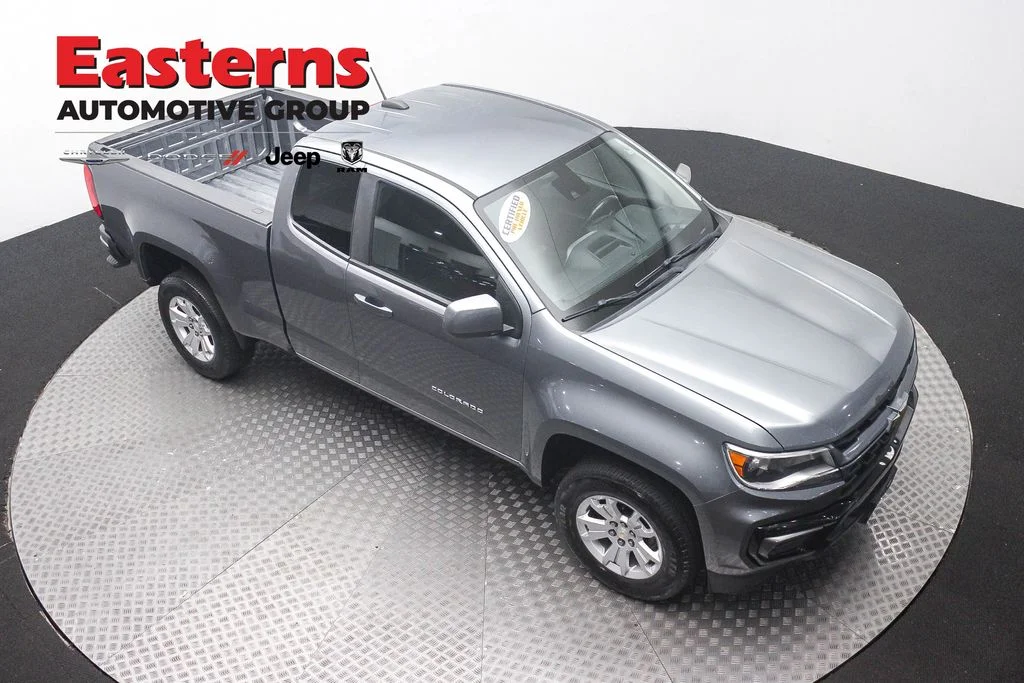 Used 2021 Gray Chevrolet LT image 3