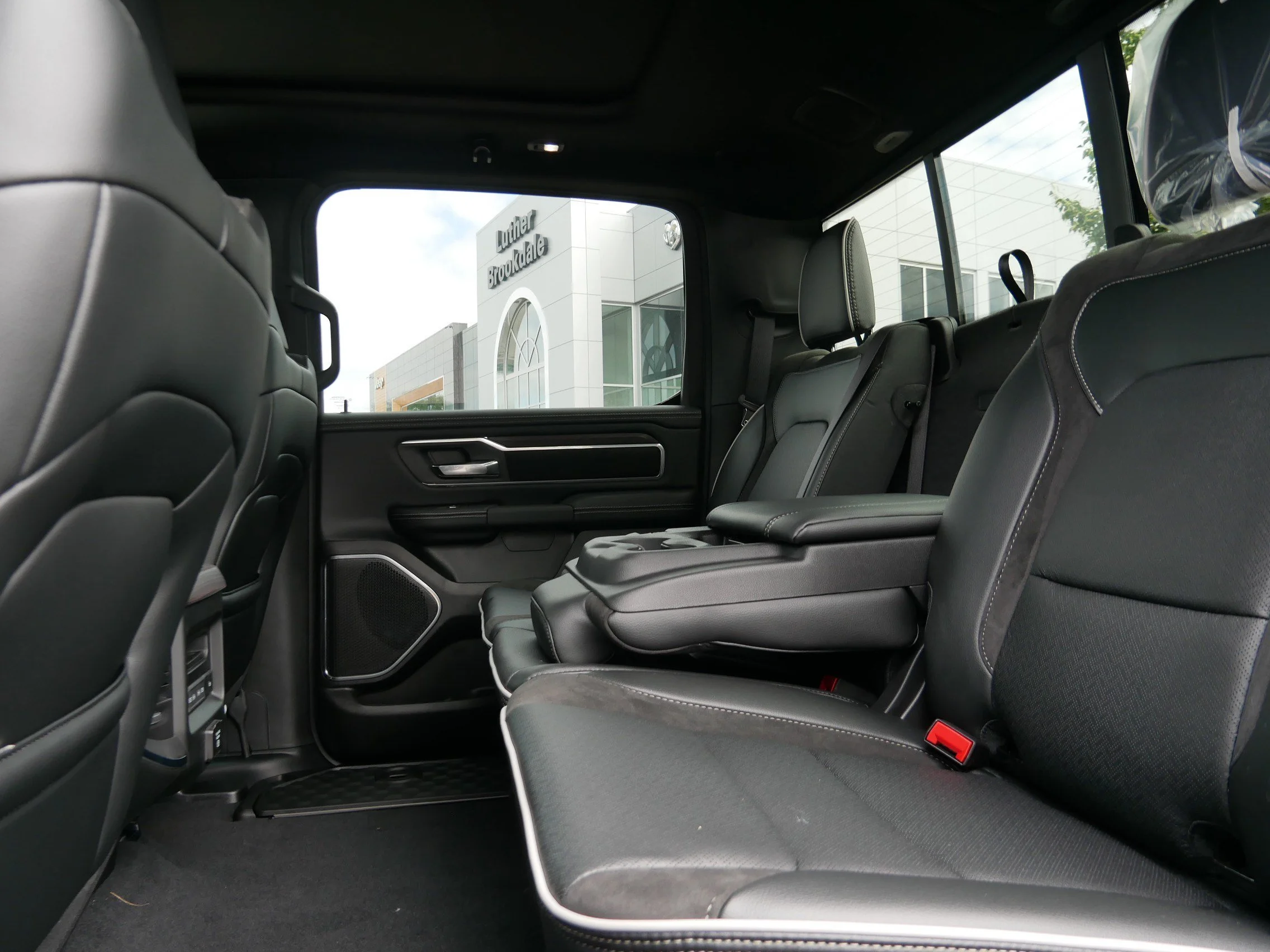 New 2026 Tank Exterior Paint RAM Laramie image 10