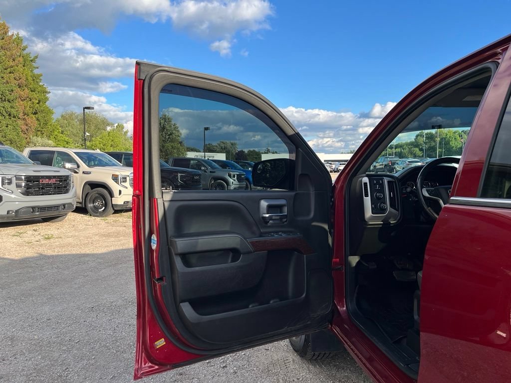 Used 2019 RED QUARTZ TINTCOAT GMC SLE image 17