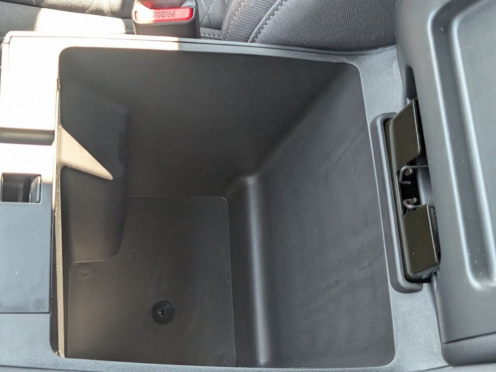 New 2026 Boulder Gray Pearl Nissan Crew Cab SV image 31
