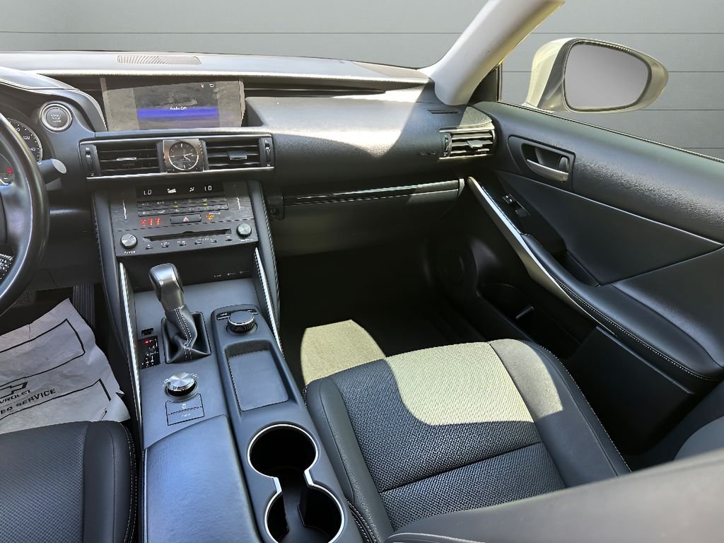 Used 2020 Eminent White Pearl Lexus Base image 15