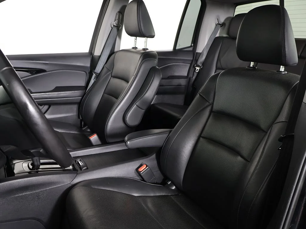 Used 2019 Crystal Black Pearl Honda RTL-E image 32
