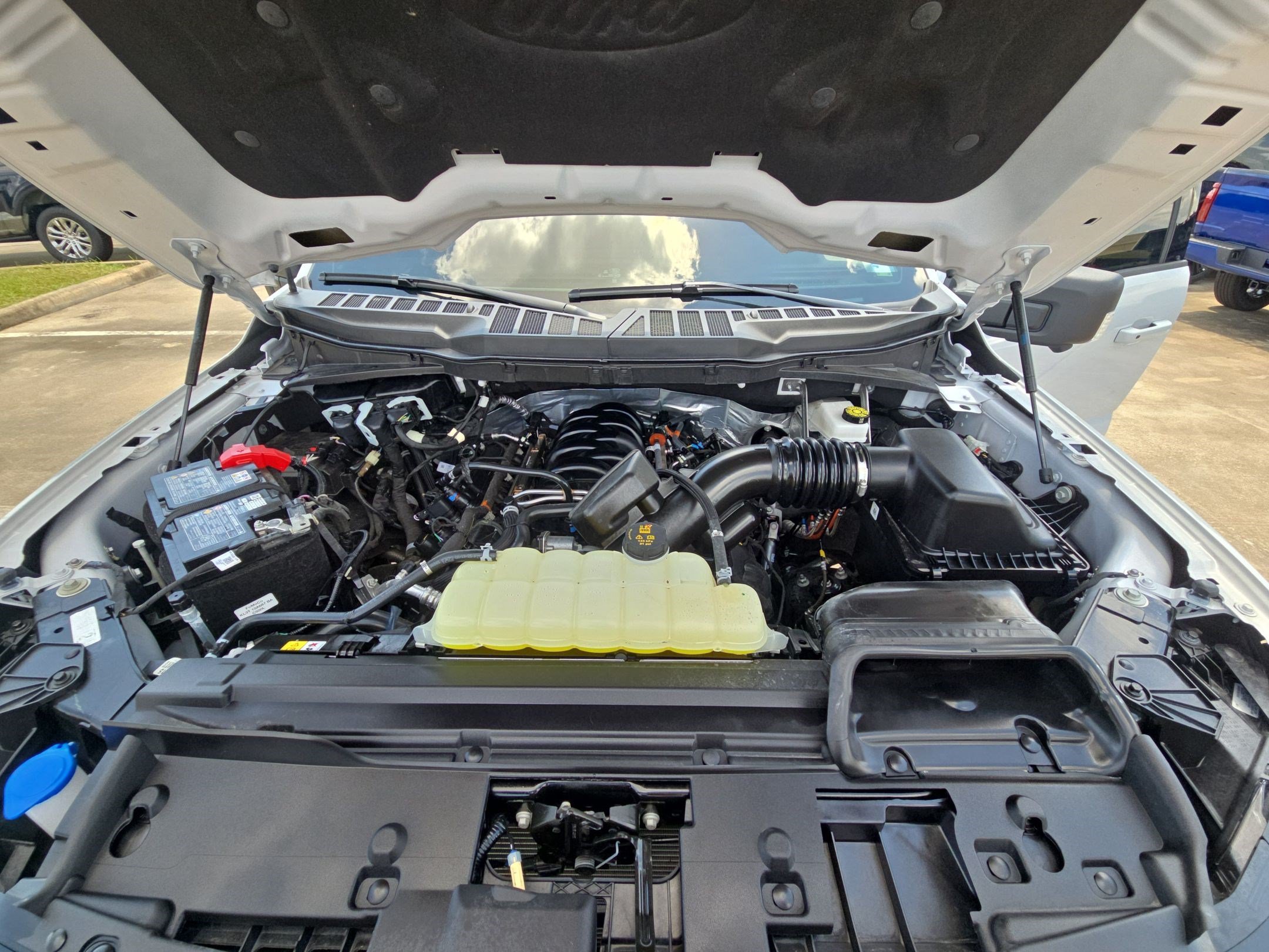 Used 2025 Blue Ford XLT image 31