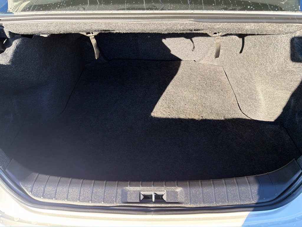 Used 2019 White Nissan SR image 16